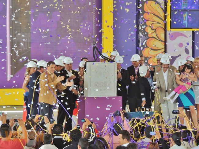 Colocan la primera piedra del CRIT Michoacán.