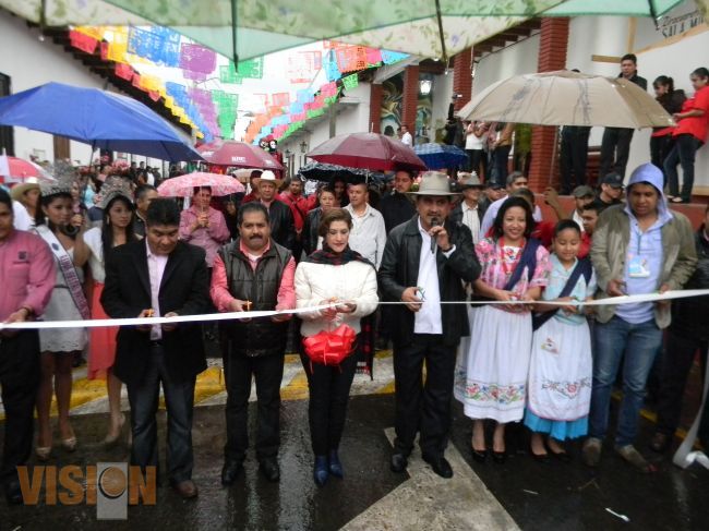 Con gran éxito arranca la feria de la zarzamora en Ziracuaretiro 
