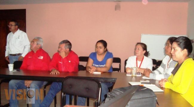 Imparten conferencia sobre el campo moreliano