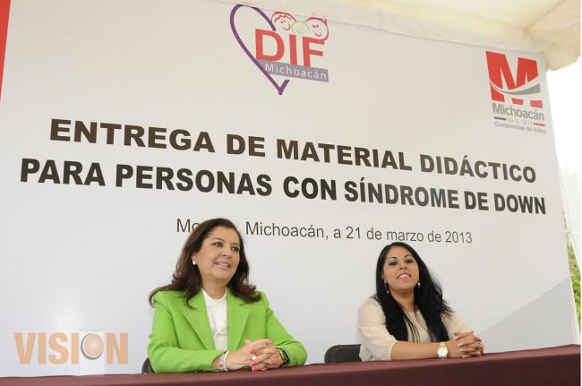 DIF Estatal entrega material didáctico a Personas con Síndrome de Down.