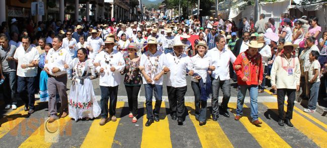 En ambiente de paz y alegría, se inauguró Tianguis Artesanal de Domingo de Ramos 2013