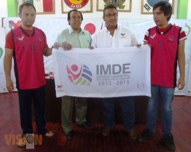 Imde abanderó a equipo de la liga municipal de básquetbol 