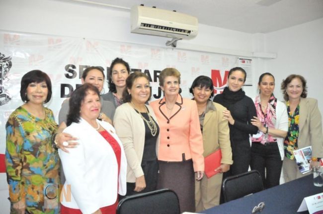 Semujer y Junta de Asistencia Privada signan convenio