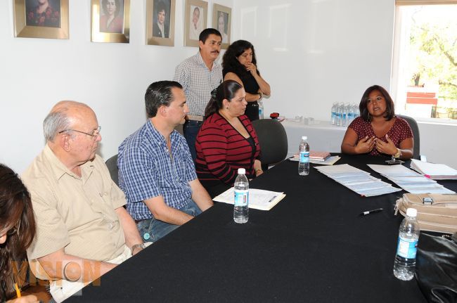 Dif entregó recursos para huertos escolares 