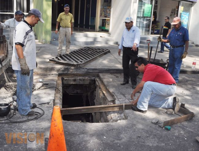 Dan mantenimiento preventivo a alcantarillas en Uruapan