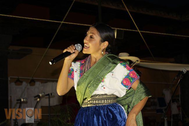 Rocío Vega cautivó con su voz a los uruapenses