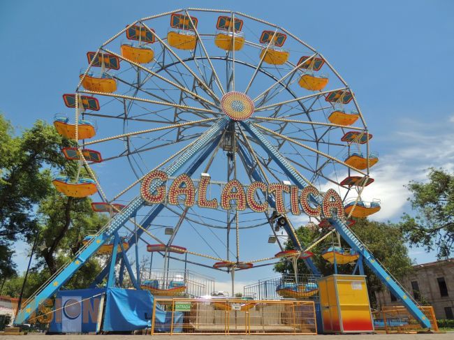 Invita la COFEEEM al encendido de la rueda de la fortuna en la Plaza Morelos de Morelia.