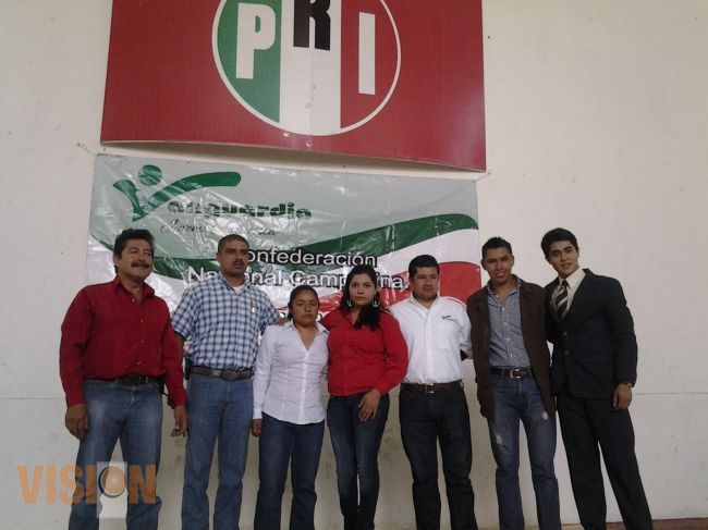Entrega “Vanguardia Juvenil Agrarista de Uruapan” nombramientos