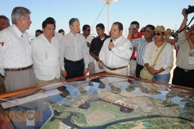 Reconoce titular de la SCT alto potencial de desarrollo del puerto de Lázaro Cárdenas.