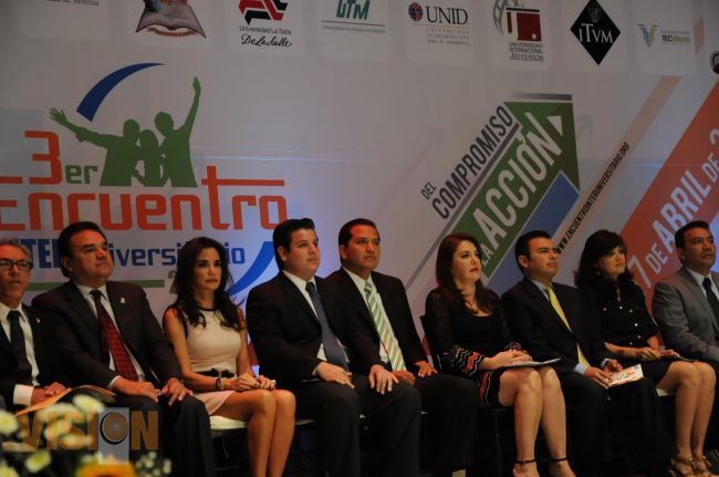 Exhorta Julio Hernández a jóvenes michoacanos a pasar del compromiso a la acción