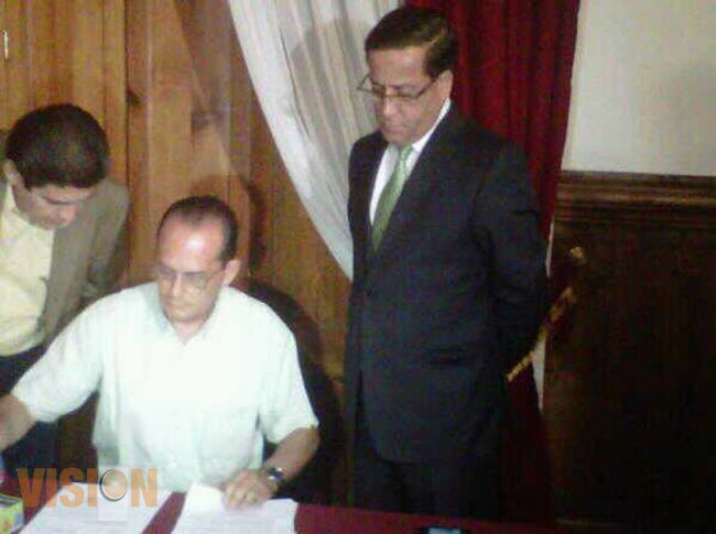 Entregan notificación de licencia del gobernador Fausto Vallejo