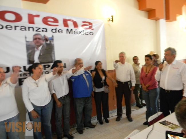 López Obrador, toma protesta a la Mesa Directiva del Comité Municipal de Morena en Uruapan
