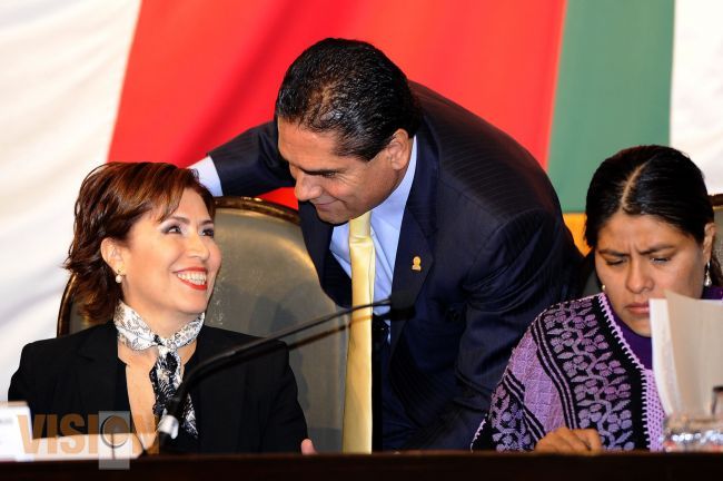 ¿Debe irse Rosario Robles?
