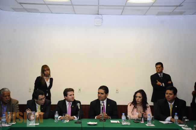 Delitos contra periodistas deberían ser procesados por la PGR: Silvano Aureoles