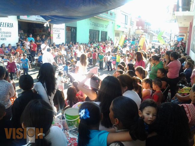 La agrupación que encabeza el profesor Ramiro Romero festeja a los niños uruapenses