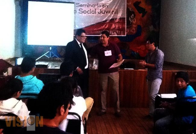 Seminario sobre liderazgo  social juvenil, en Paracho