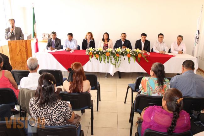 Entregaron escrituras a locatarios del Mercado Colonial