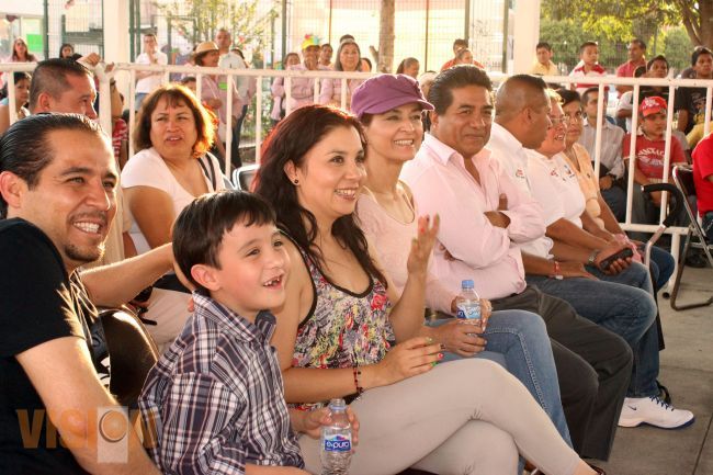 Regalan sonrisas a niñez en Infonavit Constituyentes