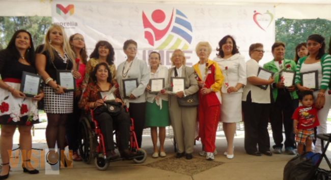 Ayuntamiento de Morelia reconoce labor de mujeres deportistas.