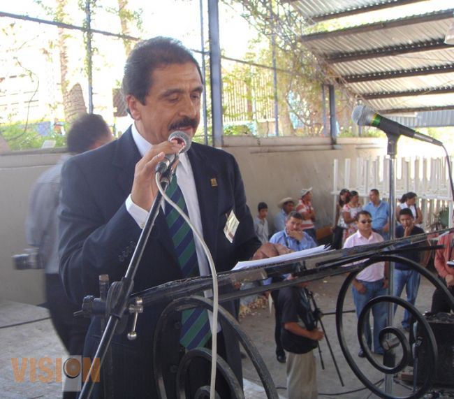 Acuerdan COBAEM y sindicalizados 3.9% de aumento directo al salario