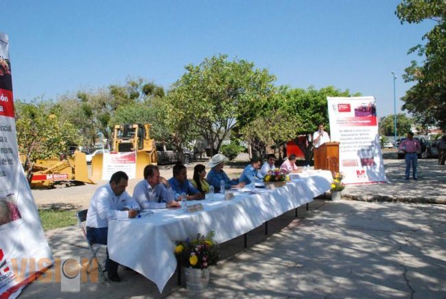 Arriba maquinaria pesada a municipios de la Costa 