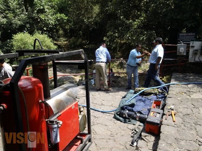 Instalan equipo en la Rodilla  del Diablo, para desazolvar