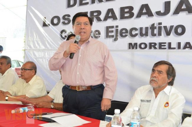 BUSCAN AUDIENCIA MANIFESTANTES CON EL GOBERNADOR CHUCHO REYNA
