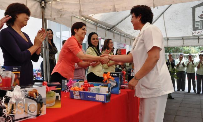 La mujer es el pilar de la sociedad mexicana, reconoce Ana Luisa Cervantes.