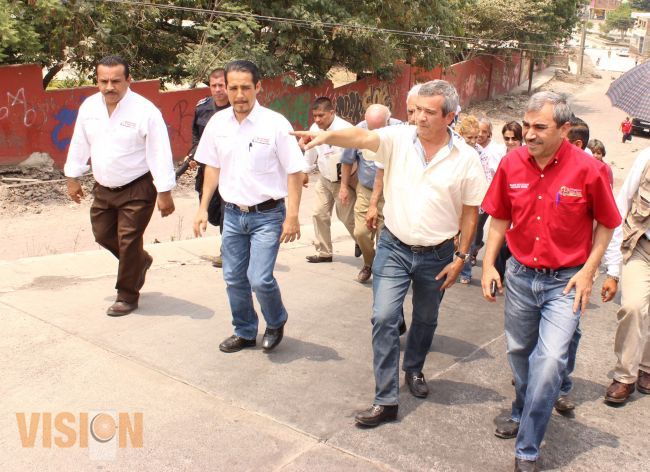 Autoridades municipales constatan necesidades que presenta fraccionamiento los viñedos