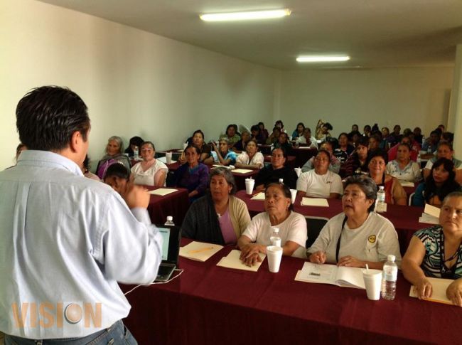 Ofrece la CASARTcurso empresarial para Artesanos  con miras a mejorar la Comercialización.