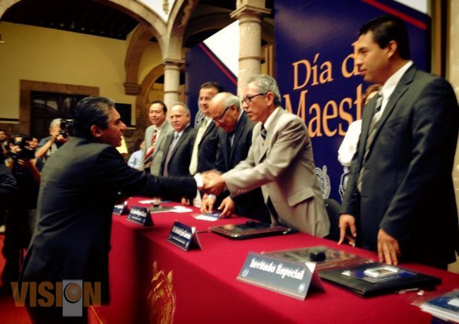 La UMSNH no es una Empresa, señala el Rector al Encabezar los Festejos del día del Maestro.
