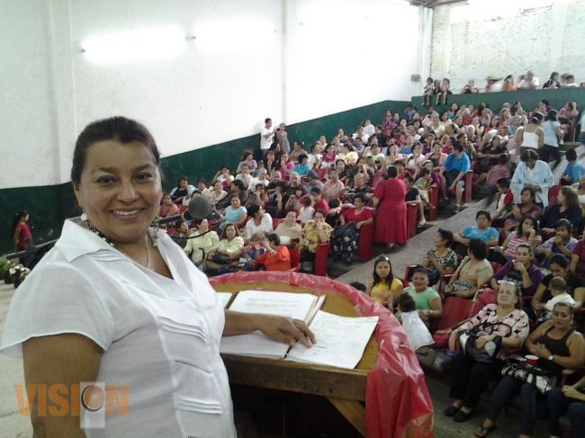 Festeja a las madres la ONMPRI