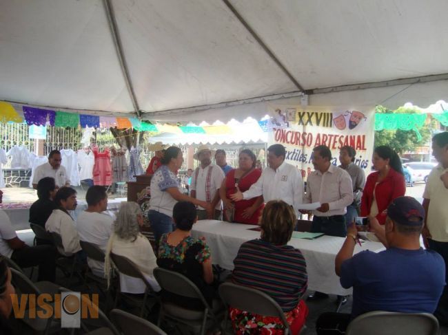 Concurso Artesanal de textil bordado, deshilado y talla en Madera en la comunidad de San Juan Nuevo