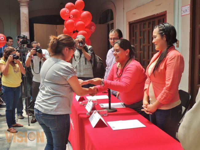 Entrega Gobierno del Estado más de 300 mil pesos en créditos a Mujeres Microempresarias.