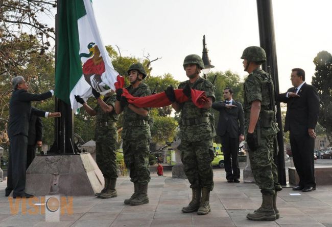 Izaron Simbolos Patrios como insignia de la Fiesta de Morelia