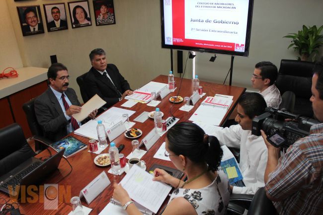 Buscan mayores estímulos para docentes del Cobaem