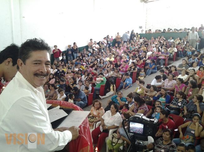 Organizaciones priistas festejan a las mamas