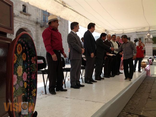 80 Artesanos resultaron ganadores en los concursos de Alfarería, Cantería y Arte Plumario.