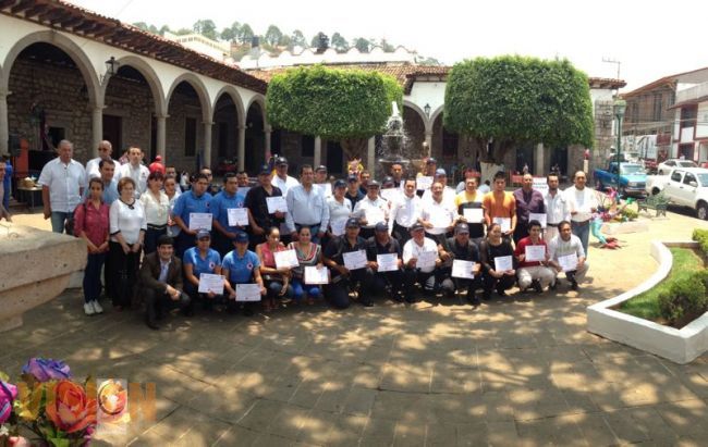 Entrega Sectur 139 reconocimientos en Tacámbaro