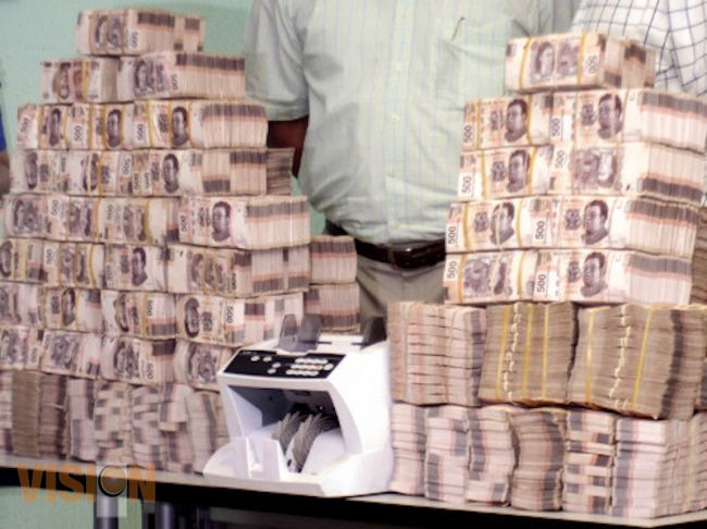 Decomisan dinero en efectivo a ex tesorero de Granier