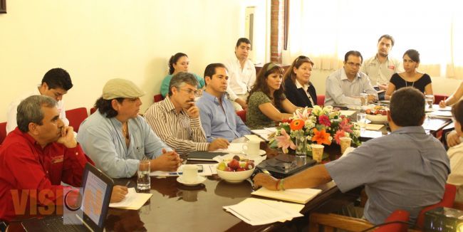 Aldo Macías gestiona más recursos, para reactivar el sector comercial e industrial de Uruapan