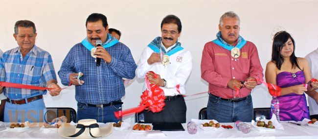 Entregan obra a alumnos de bachilleres en paso de Núñez 