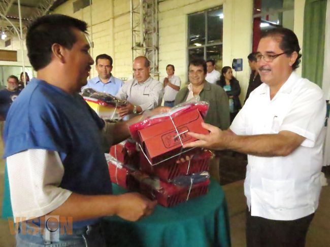 Entrega Scop y STASPE uniformes a su personal 