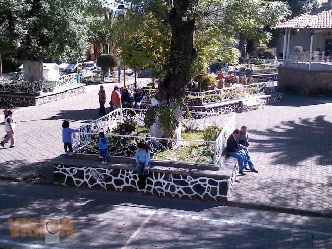 Toma grupo minoritario la presidencia municipal