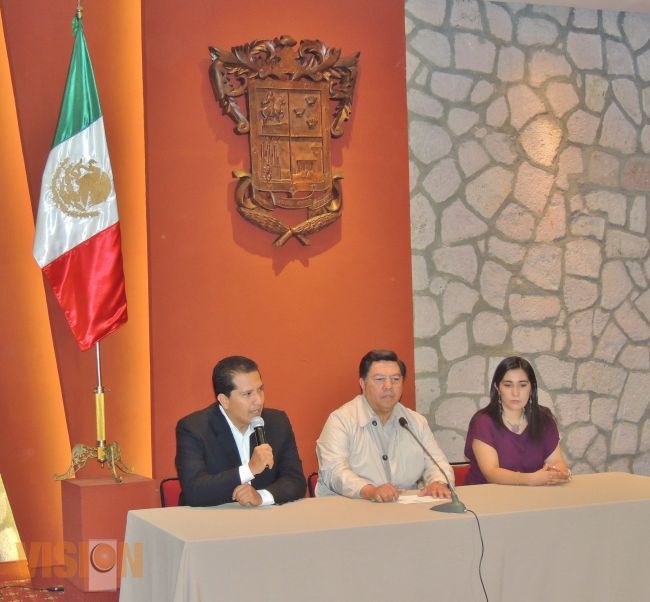 Grupos de Autodefensa mantienen tomadas alcaldías de Buenavista y Tepalcatepec: Jesús Reyna.