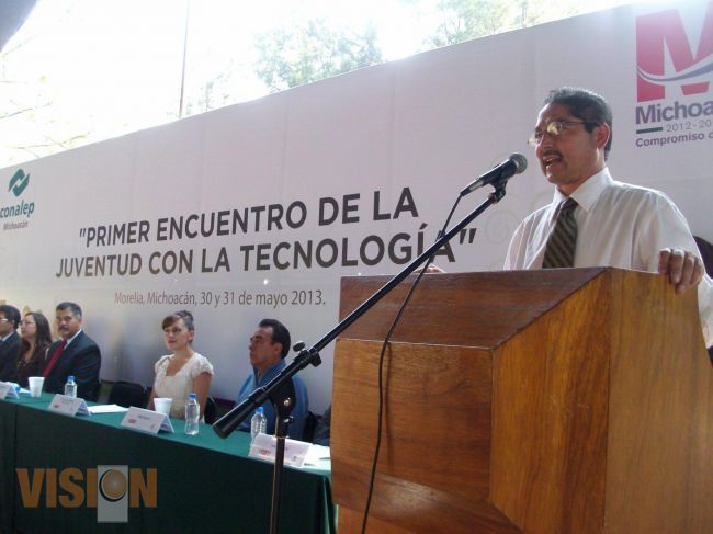 Conalep acerca a la juventud la tecnología 
