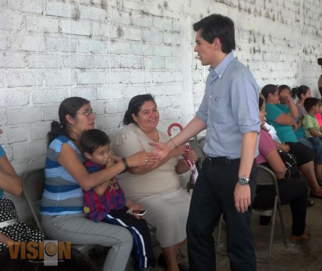 Entregan diversos apoyos a familias de escasos recursos en Turicato 