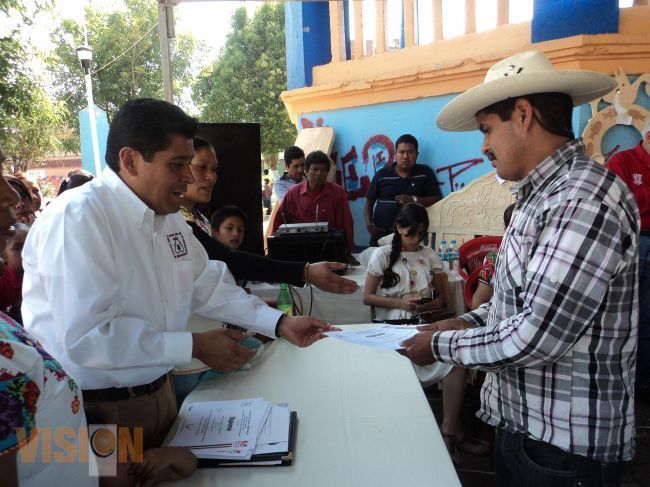 CASART premia a ganadores de Concurso Artesanal de textil bordado en Pamatácuaro.