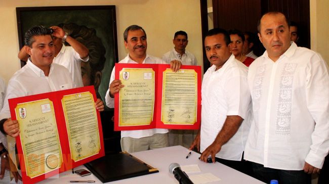 Municipio de Uruapan se hermana con Ixtapa Zihuatanejo Guerrero