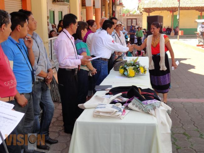 Artesanos de Zipiajo muestran la belleza de sus creaciones  durante “jueves de corpus